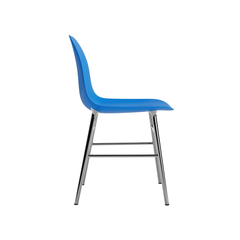 Chaise FORM CHAIR piètement chrome Bleu vif  Normann Copenhagen