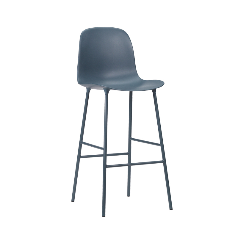 Tabouret haut FORM BAR CHAIR Bleu foncé Normann Copenhagen