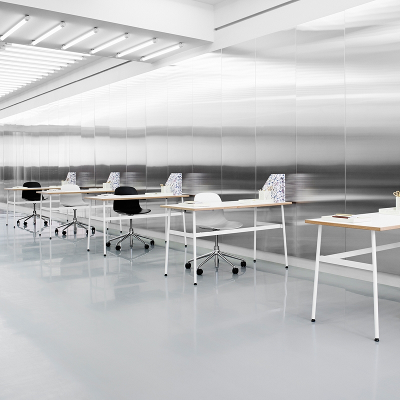 Chaise FORM CHAIR piètement à roulettes Gris Normann Copenhagen