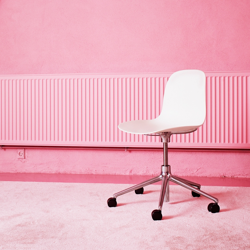 Chaise FORM CHAIR piètement à roulettes Rouge Normann Copenhagen
