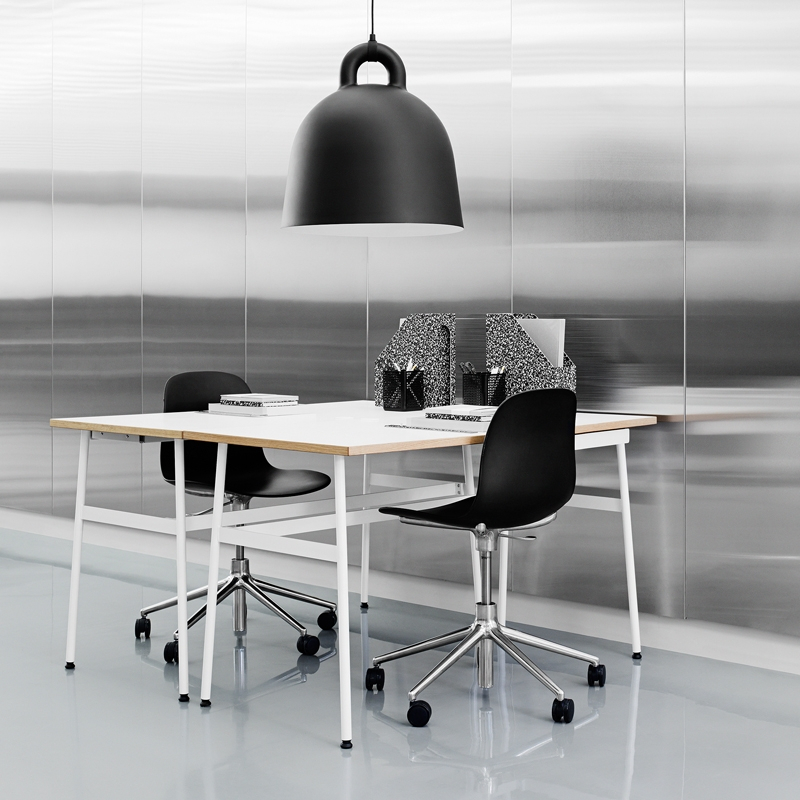 Chaise FORM CHAIR piètement à roulettes Noir Normann Copenhagen