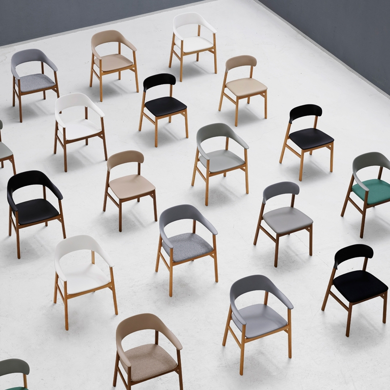 Chaise HERIT CHAIR Noir Normann Copenhagen