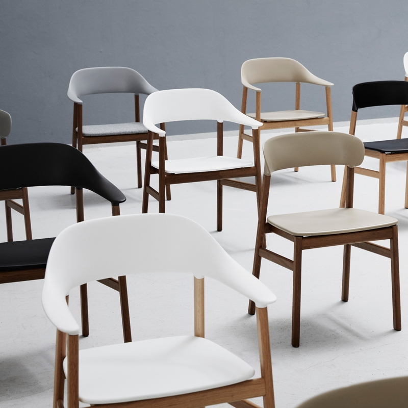 Chaise HERIT CHAIR Noir Normann Copenhagen