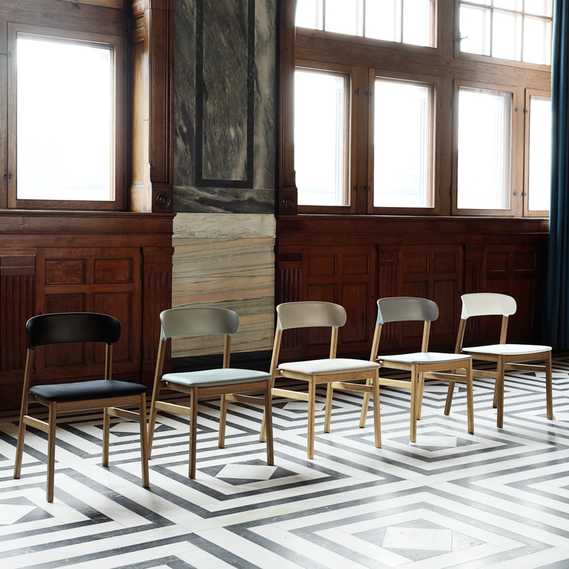 Chaise HERIT CHAIR Noir Normann Copenhagen