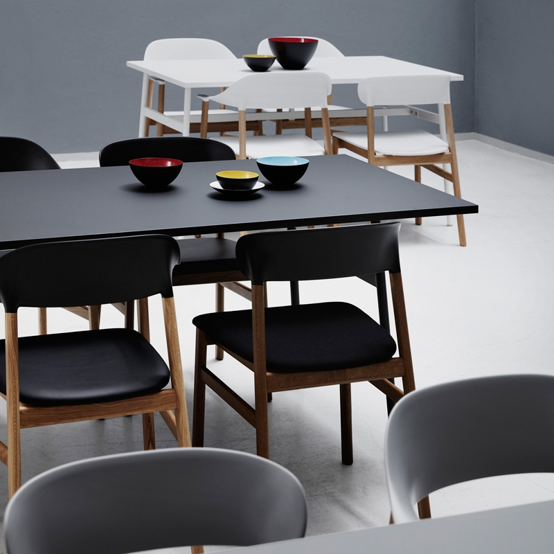 Chaise HERIT CHAIR Noir Normann Copenhagen