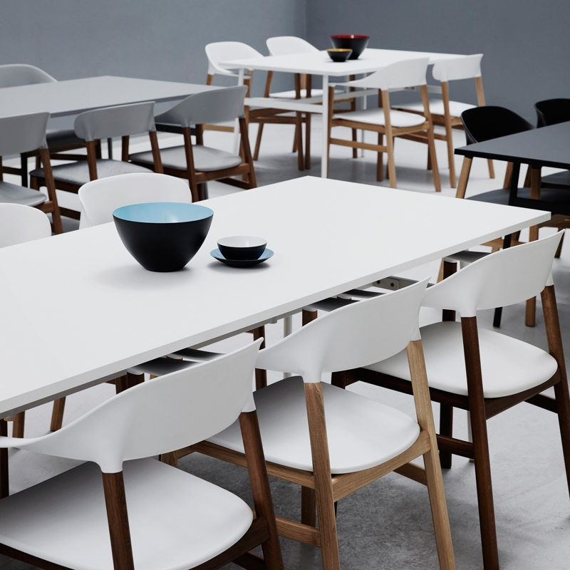Chaise HERIT CHAIR Noir Normann Copenhagen