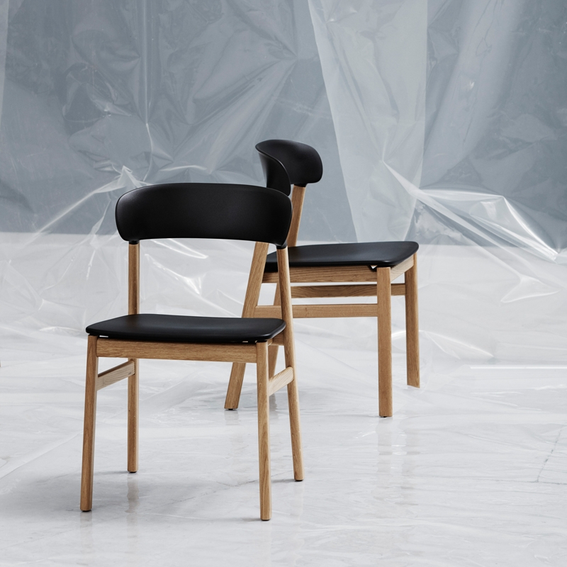 Chaise HERIT CHAIR Noir Normann Copenhagen