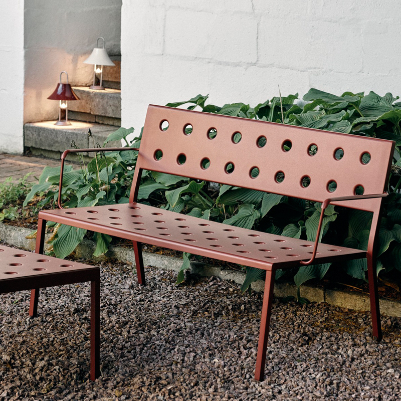 Banc extérieur Banc BALCONY LOUNGE avec accoudoirs Rouge fer HAY