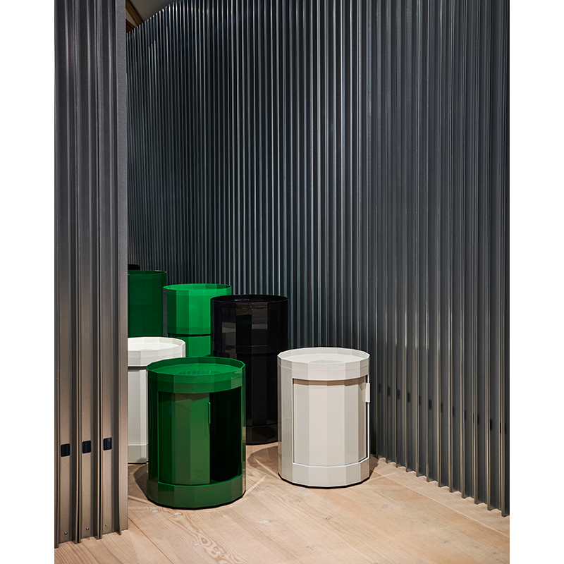 Meuble de rangement FACET CABINET LOW Coquille d'oeuf HAY