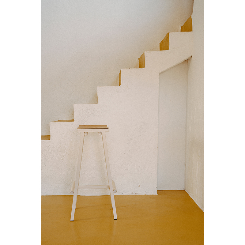 Tabouret haut TABURETE 8 H 66 Coquille d'oeuf HAY