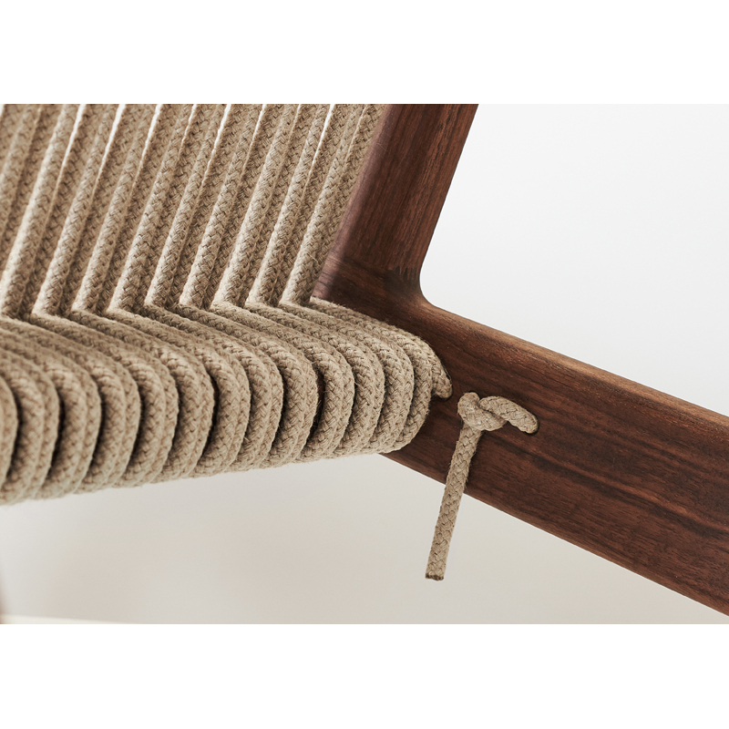 Fauteuil extérieur MR01 INITIAL Noyer GUBI