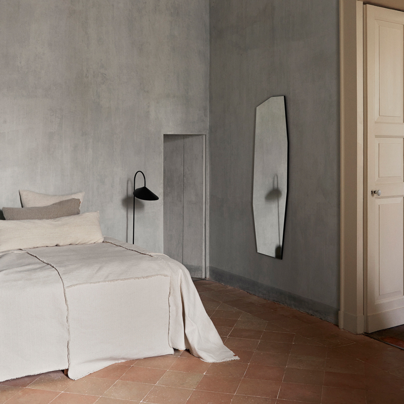 Applique ARUM Noir FERM LIVING