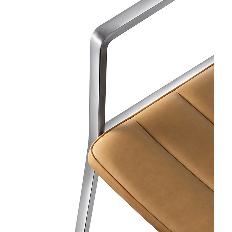 Chaise VIPP451 Cuir sable/ aluminium poli VIPP