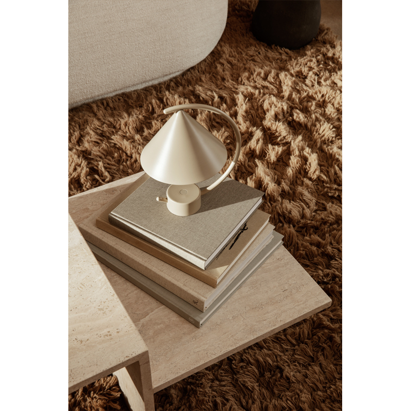Table basse DISTINCT Travertin Travertin FERM LIVING