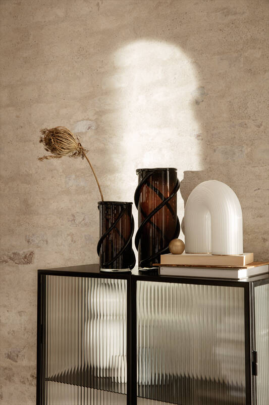 Meuble de rangement Vitrine HAZE verre cannelé Noir FERM LIVING
