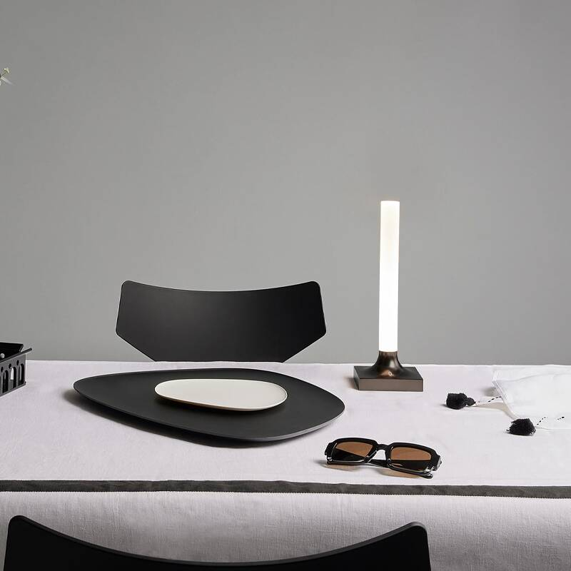 Lampe à poser GOODNIGHT PORTABLE Titane mat KARTELL