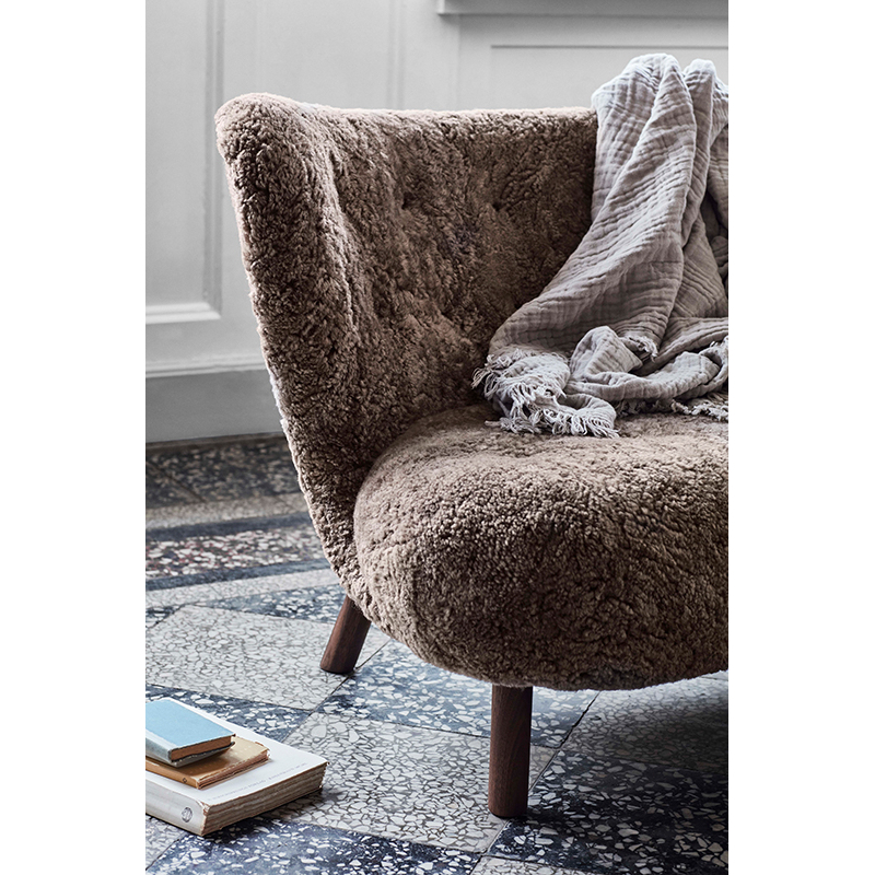 Fauteuil LITTLE PETRA VB1 Sheepskin Sahara AND TRADITION