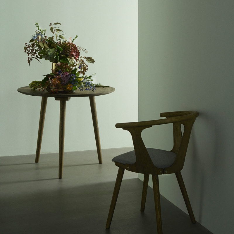 Table IN BETWEEN SK3 Noir AND TRADITION