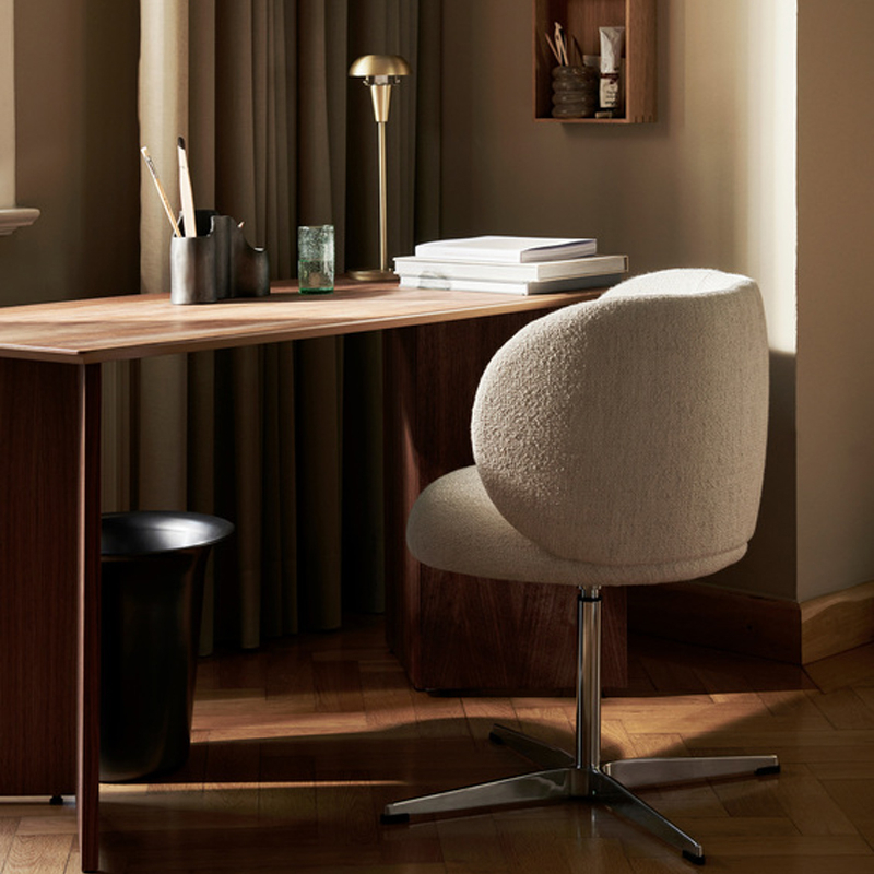 Chaise RICO Pivotant Bouclé Blanc cassé FERM LIVING