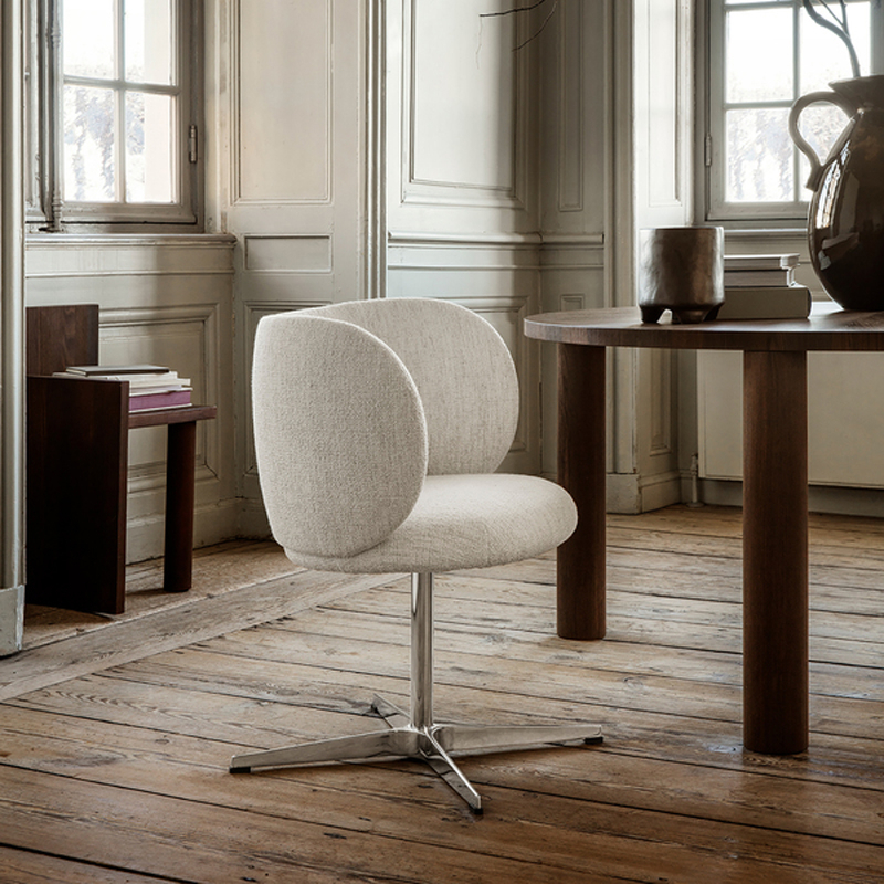 Chaise RICO Pivotant Bouclé Blanc cassé FERM LIVING