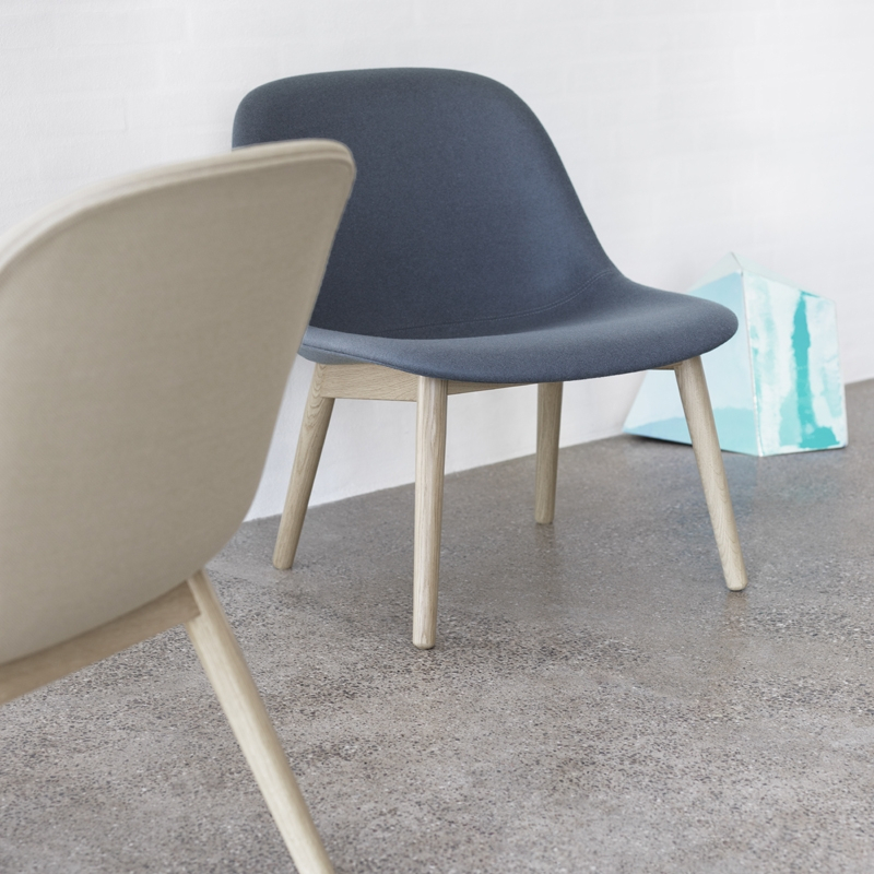 Fauteuil FIBER LOUNGE Coque cuir/ pieds bois Cognac MUUTO
