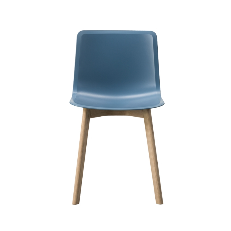 Chaise PATO pieds bois Bleu storm FREDERICIA