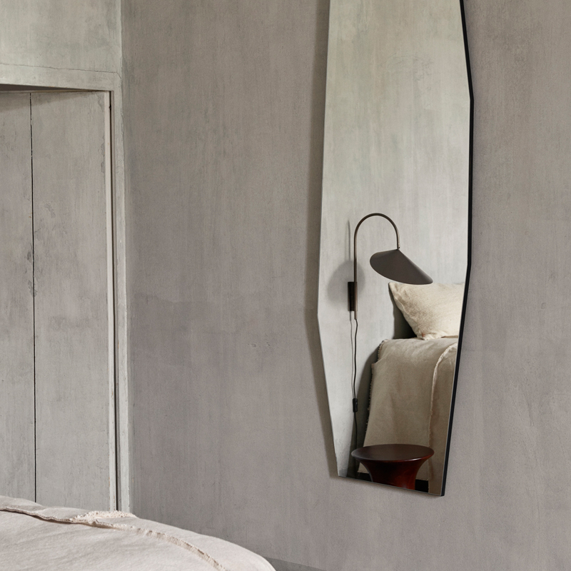 Applique ARUM Low Noir FERM LIVING