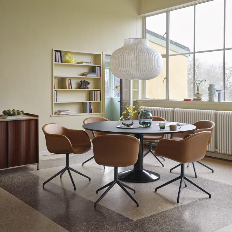 Table MIDST Ø 160 Lino rouge foncé/ rouge foncé MUUTO