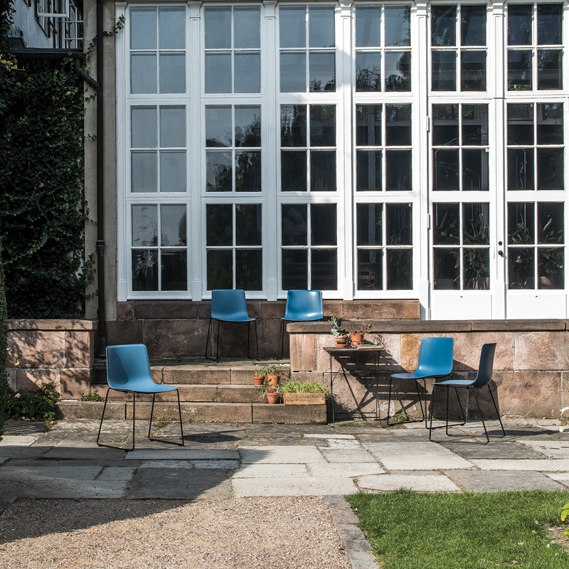 Chaise PATO pieds luge Noir FREDERICIA