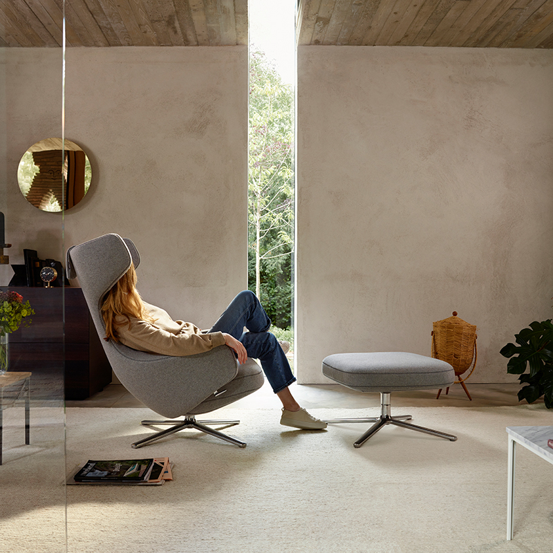 Fauteuil GRAND REPOS & OTTOMAN tissu Cosy gris galet VITRA