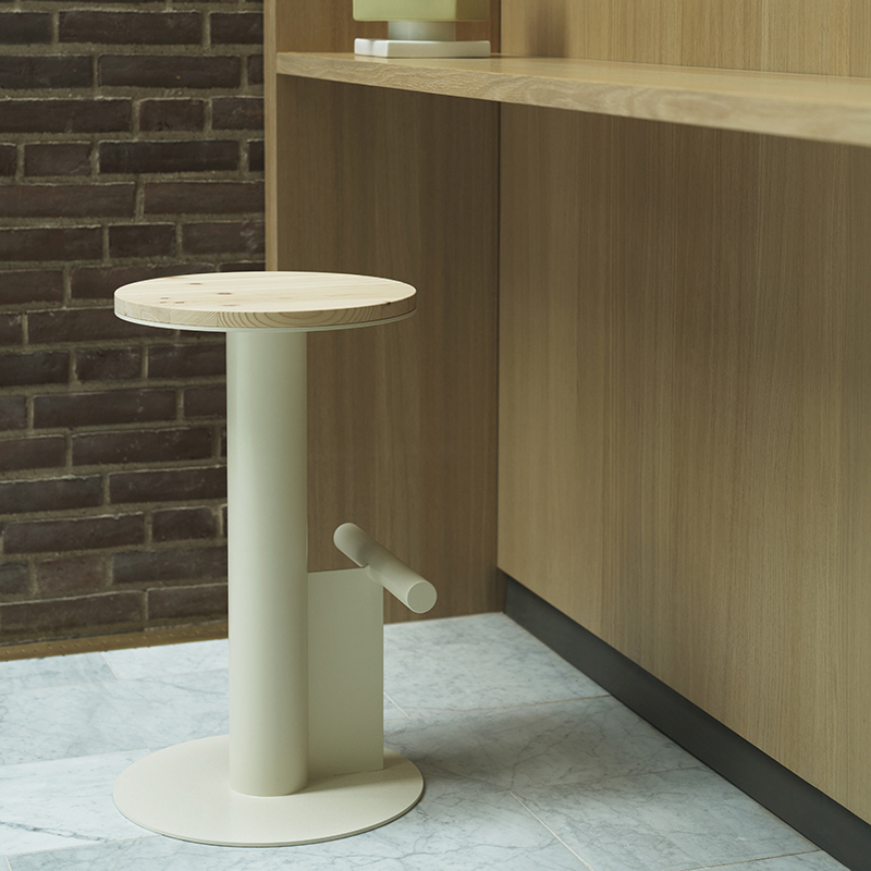 Tabouret haut POLE H 75 Sable Normann Copenhagen