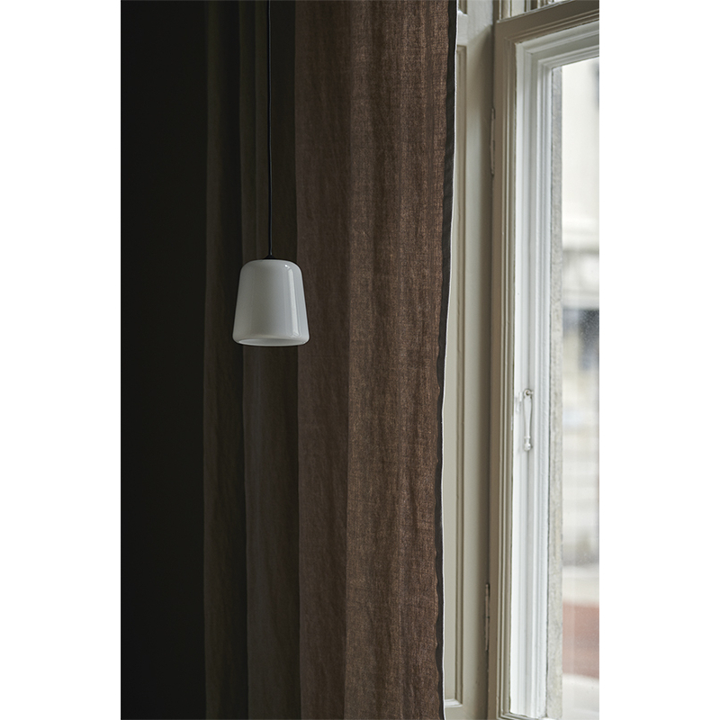 Suspension MATERIAL Verre opalin blanc / Cordon noir NEW WORKS