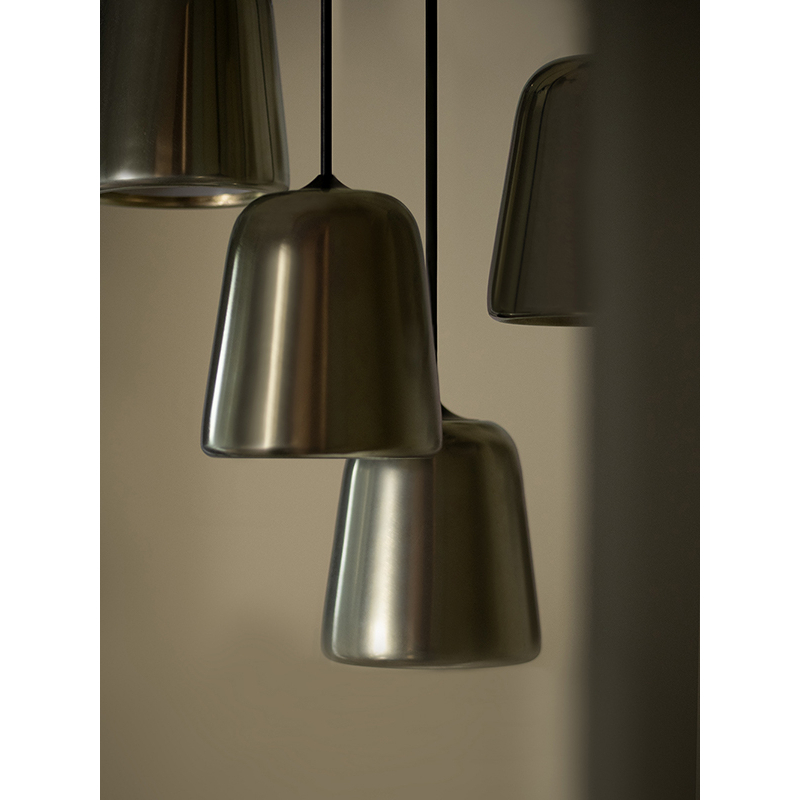 MATERIAL Acier jaune / Cordon noir