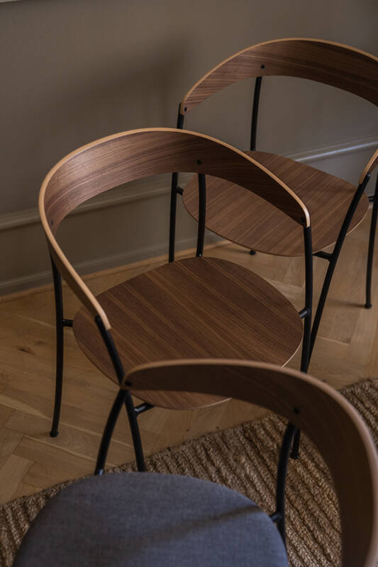 Chaise MISSING avec accoudoirs Noyer NEW WORKS
