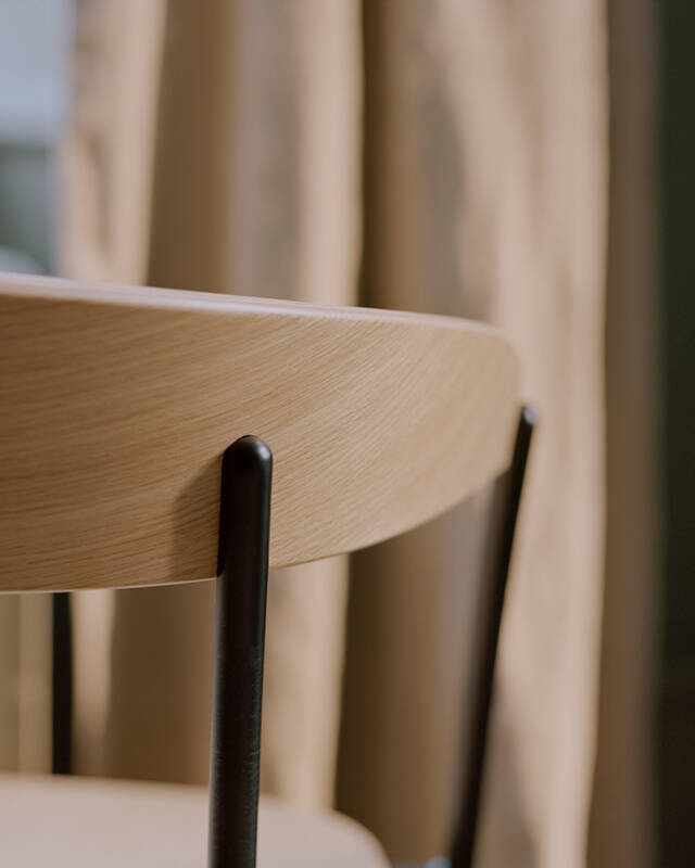Chaise MISSING avec accoudoirs Chêne naturel NEW WORKS