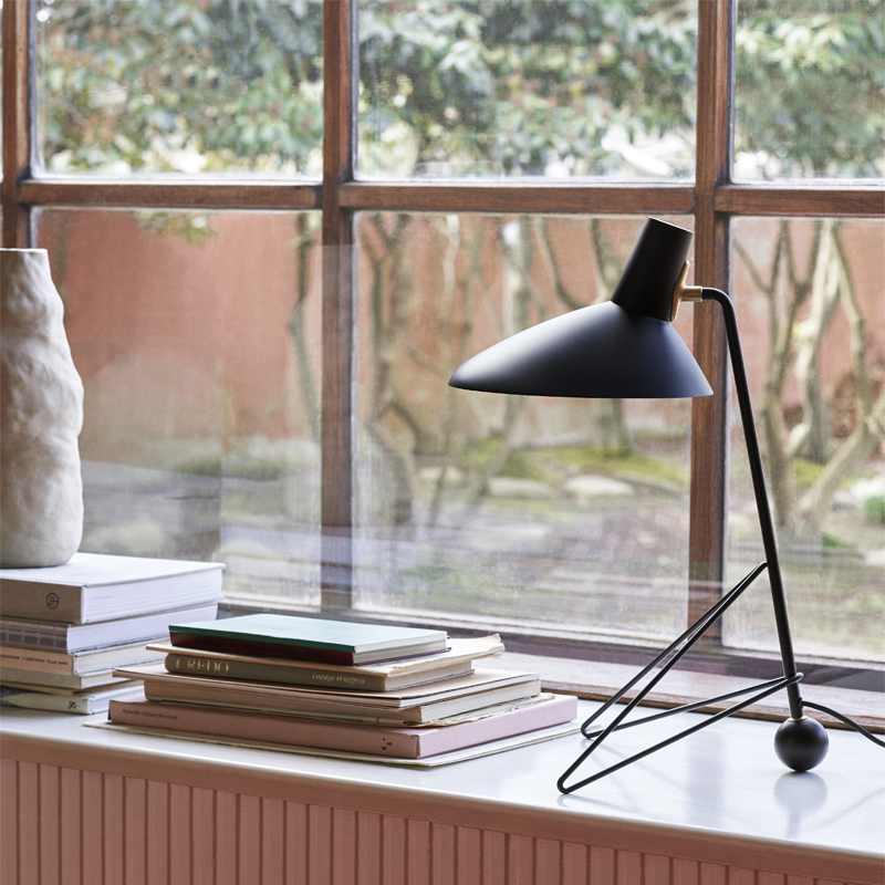 Lampe à poser TRIPOD HM9 Noir AND TRADITION