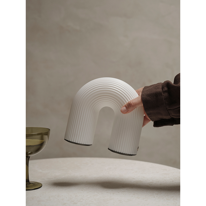 Lampe sans fil VUELTA Portable Blanc FERM LIVING