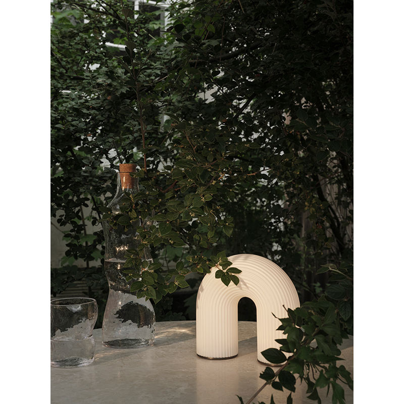 Lampe sans fil VUELTA Portable Blanc FERM LIVING