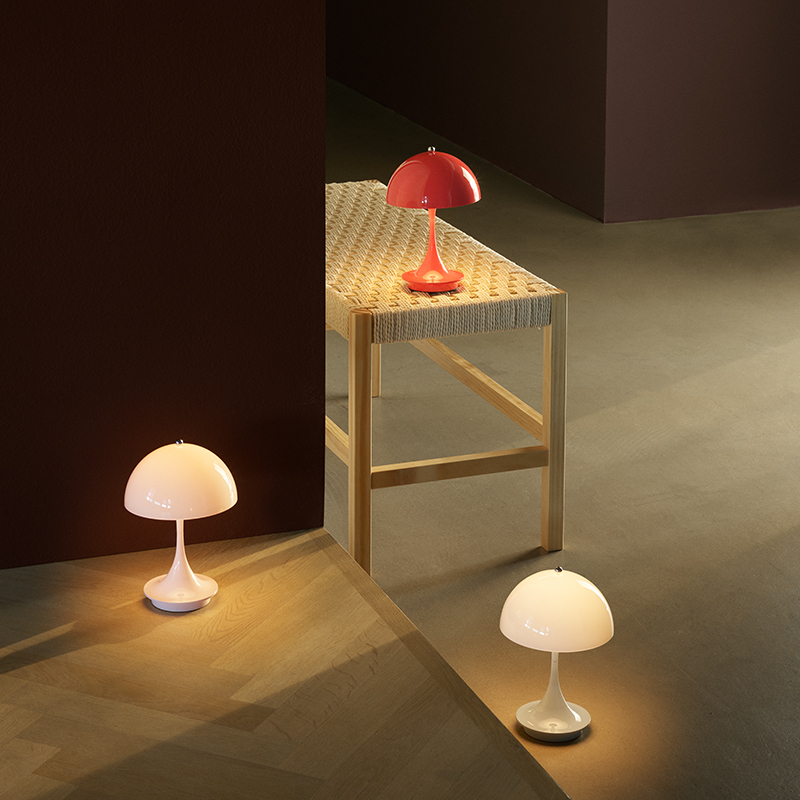 Lampe sans fil PANTHELLA 160 PORTABLE V3 Rose pâle opal LOUIS POULSEN
