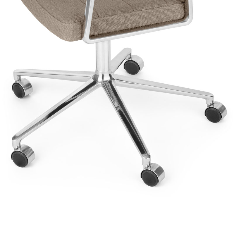 Fauteuil de bureau SWIVEL CHAIR à roulettes Tissu sable foncé / Aluminium poli VIPP