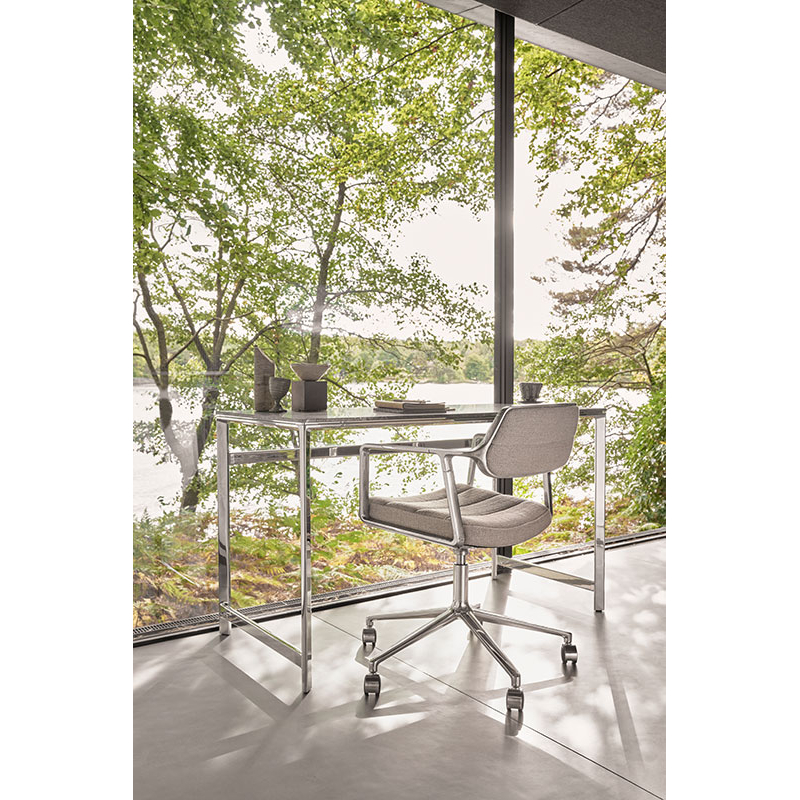 Fauteuil de bureau SWIVEL CHAIR à roulettes Tissu sable foncé / Aluminium poli VIPP