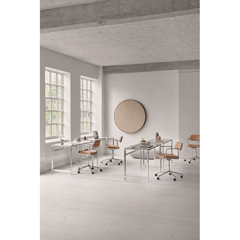 Fauteuil de bureau SWIVEL CHAIR à roulettes Tissu sable foncé / Aluminium poli VIPP