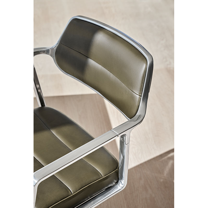 Fauteuil de bureau SWIVEL CHAIR à patins Cuir vert Bosco / Aluminium poli VIPP
