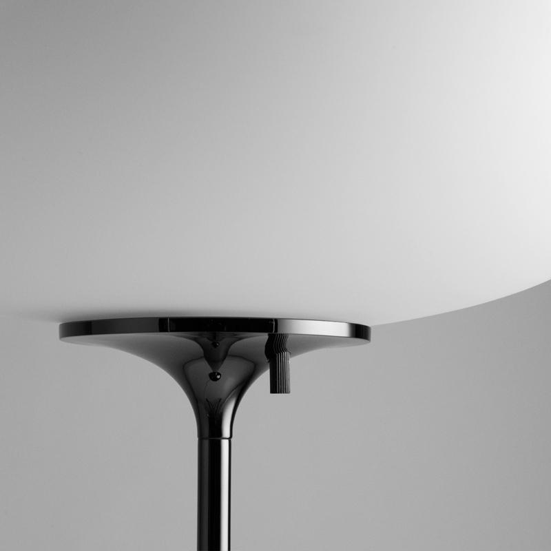 Lampadaire STEMLITE Chrome noir GUBI