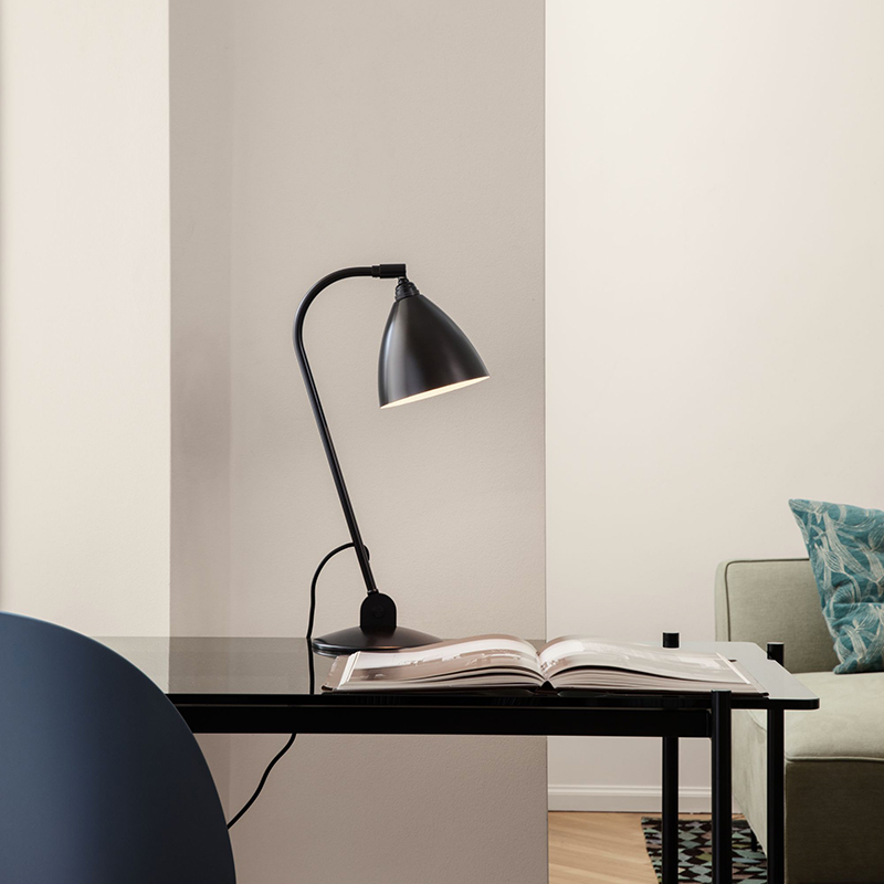 Lampe à poser BESTLITE BL2 Laiton noir/ porcelaine GUBI