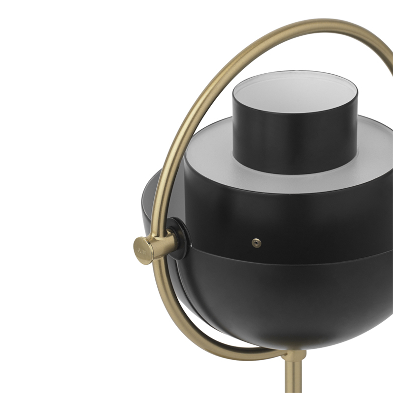 Lampe à poser MULTI-LITE Portable Laiton/ noir GUBI
