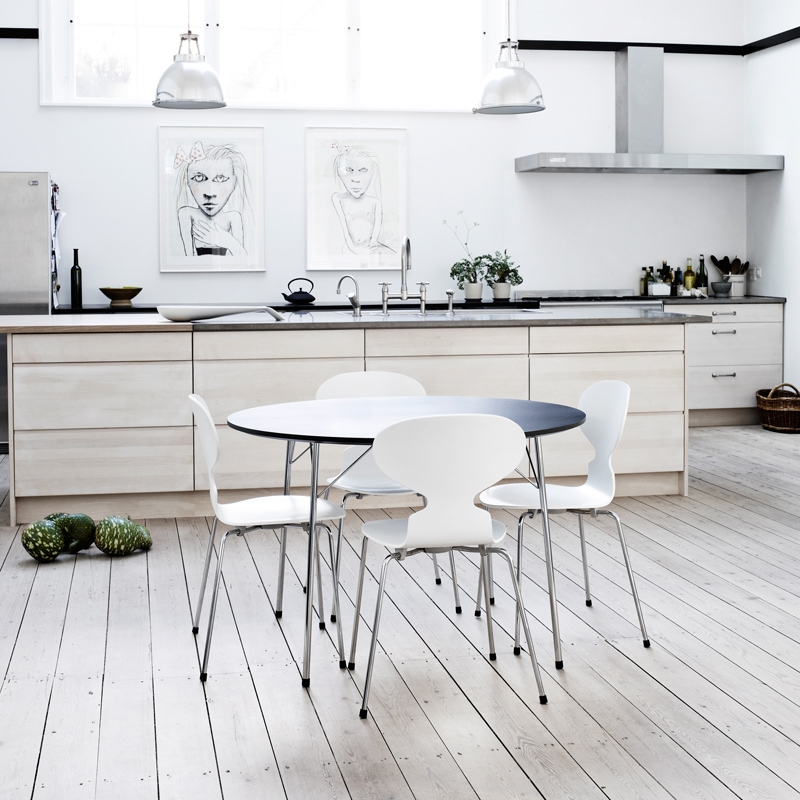 Chaise FOURMI 4 PIEDS Frêne teinté Rose pâle FRITZ HANSEN