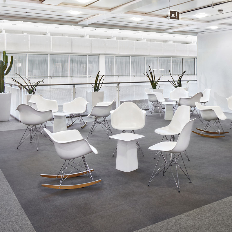 Fauteuil EAMES PLASTIC ARMCHAIR RAR Gris bleuté RE VITRA