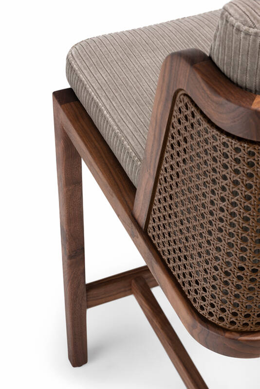 Tabouret haut THRONE Noyer danois huilé / Phlox 243 DE LA ESPADA