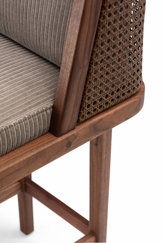 Tabouret haut THRONE Noyer danois huilé / Phlox 243 DE LA ESPADA